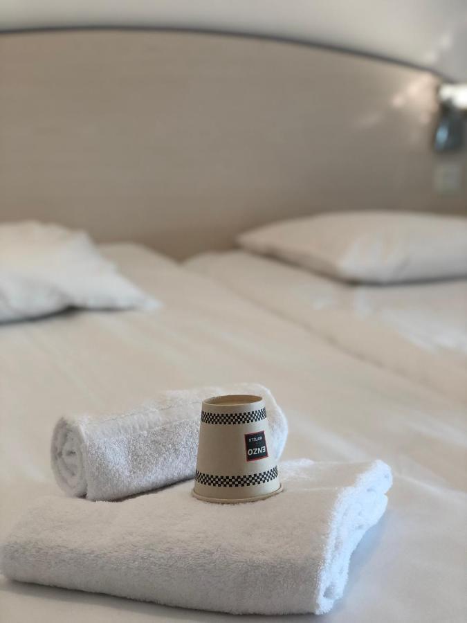 Enzo Hotels Neufchateau By Kyriad Direct Екстериор снимка